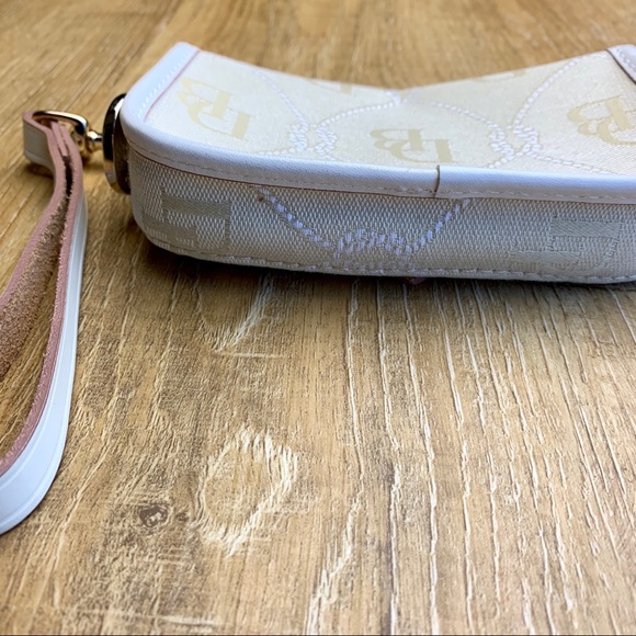 Dooney & Bourke Cream Wristlet A8 - Picture 3 of 8